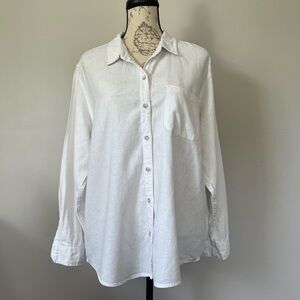 Universal Thread White Casual Button Down Shirt